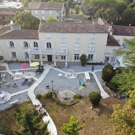 Le Clos Des Cedres B&B ลาโรชฟูโกลด์ ภายนอก รูปภาพ