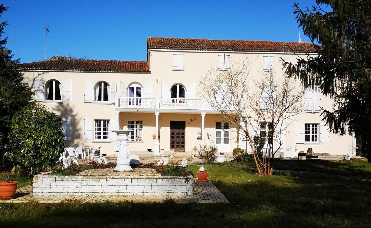 Le Clos Des Cedres B&B ลาโรชฟูโกลด์ ภายนอก รูปภาพ