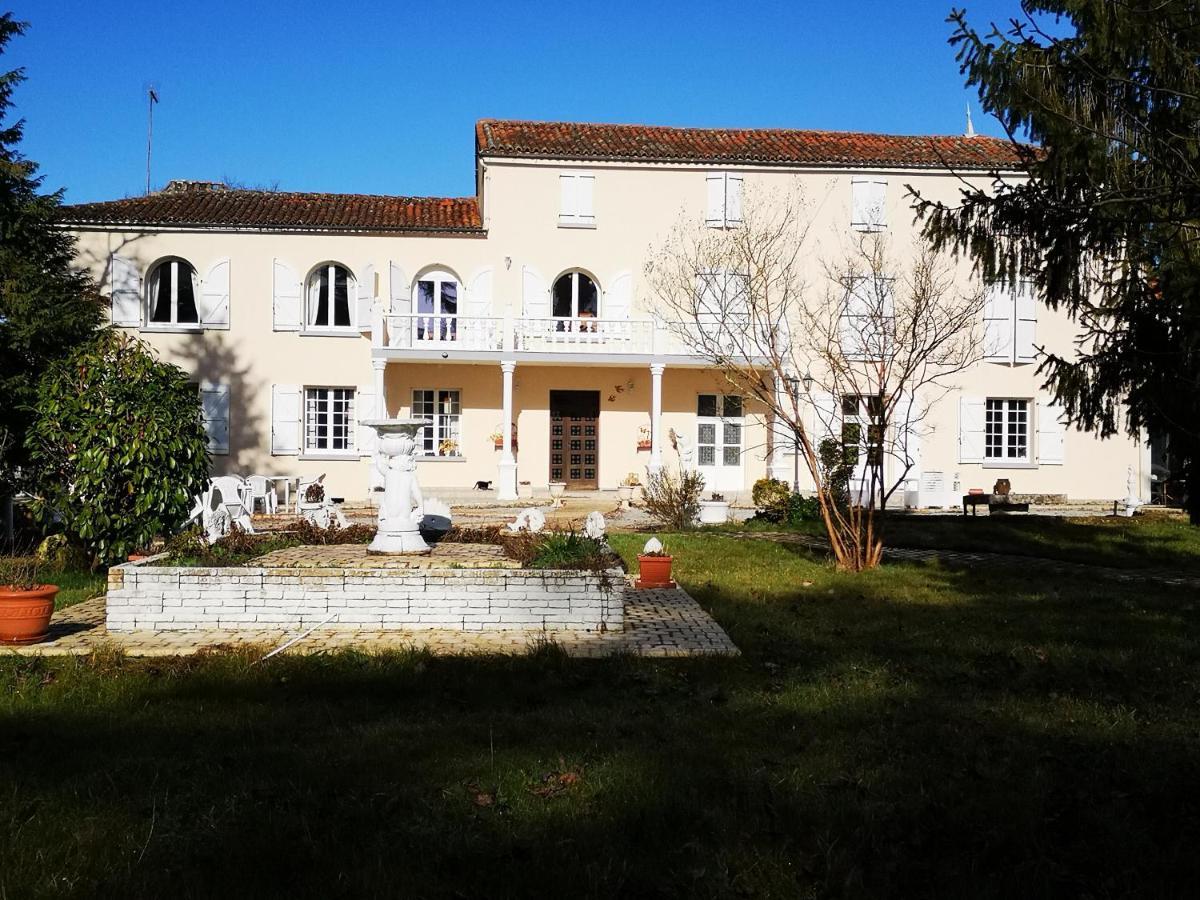Le Clos Des Cedres B&B ลาโรชฟูโกลด์ ภายนอก รูปภาพ