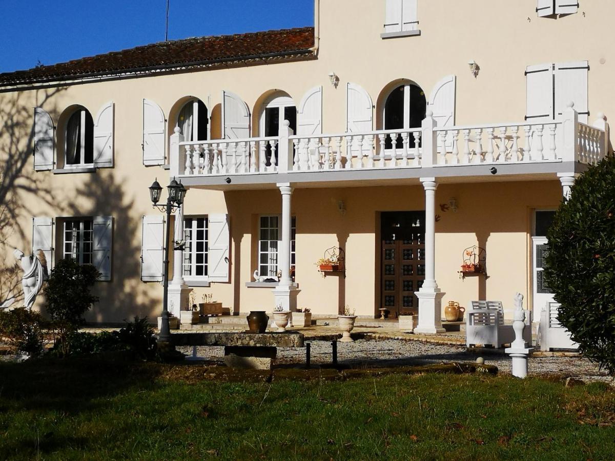 Le Clos Des Cedres B&B ลาโรชฟูโกลด์ ภายนอก รูปภาพ