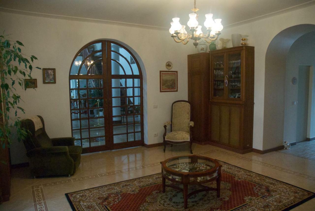 Le Clos Des Cedres B&B ลาโรชฟูโกลด์ ภายนอก รูปภาพ