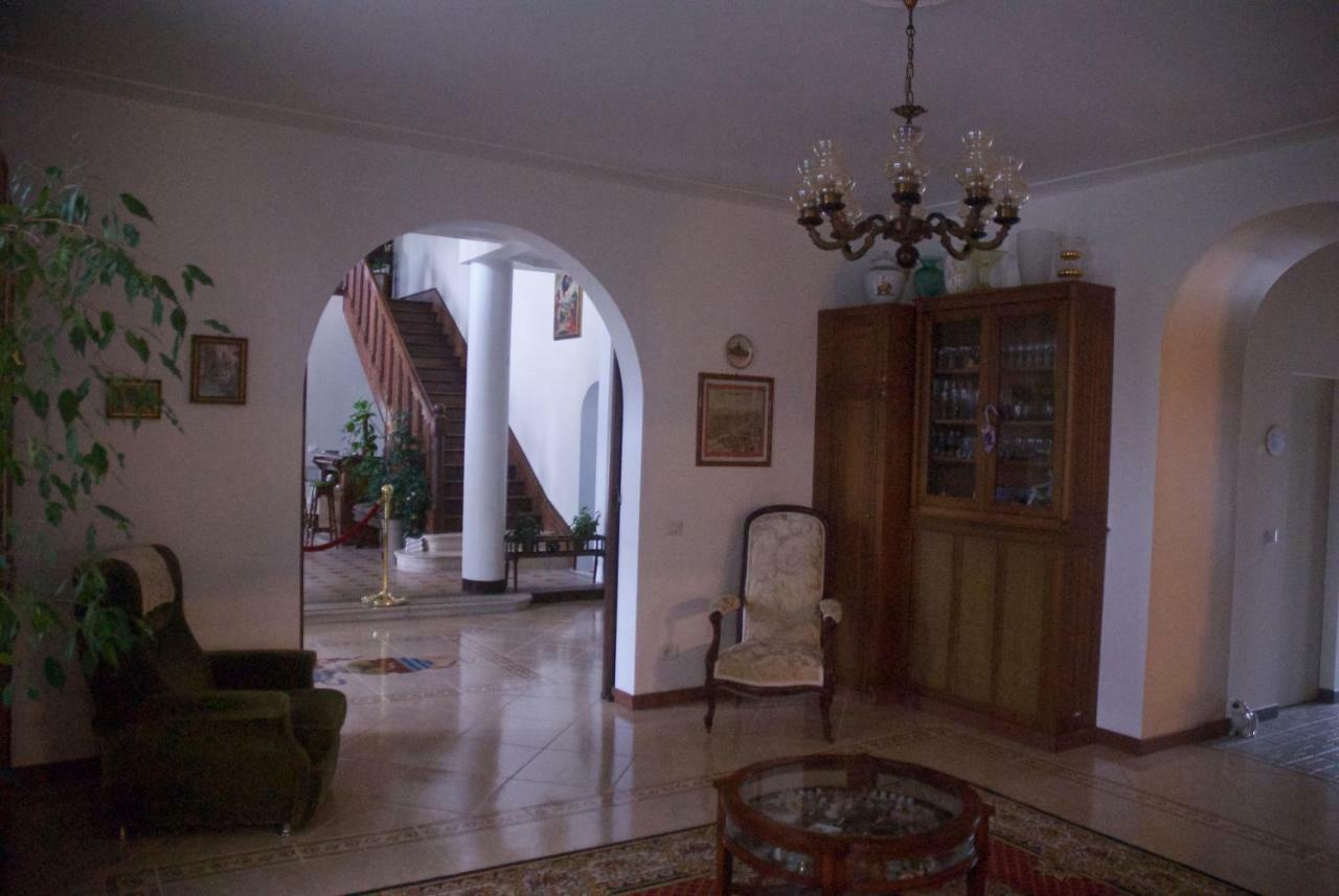 Le Clos Des Cedres B&B ลาโรชฟูโกลด์ ภายนอก รูปภาพ