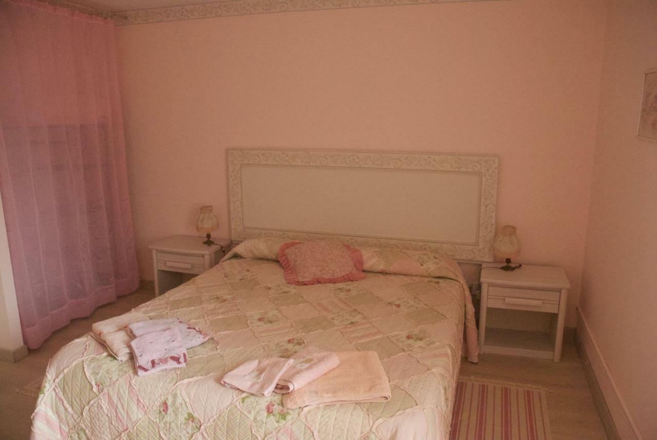 Le Clos Des Cedres B&B ลาโรชฟูโกลด์ ภายนอก รูปภาพ