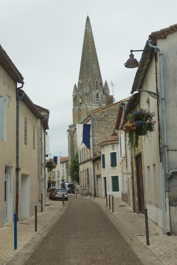 Le Clos Des Cedres B&B ลาโรชฟูโกลด์ ภายนอก รูปภาพ