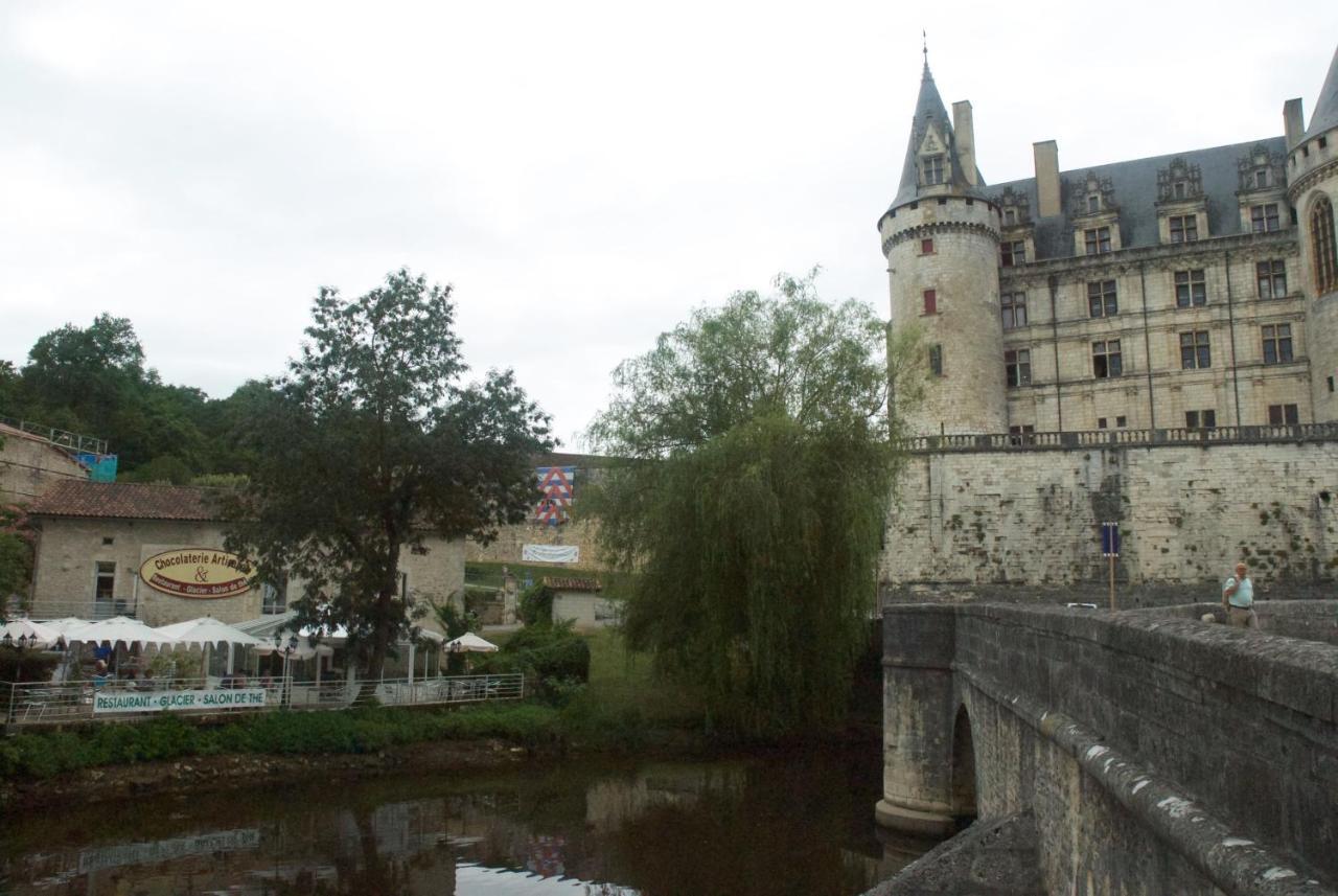 Le Clos Des Cedres B&B ลาโรชฟูโกลด์ ภายนอก รูปภาพ