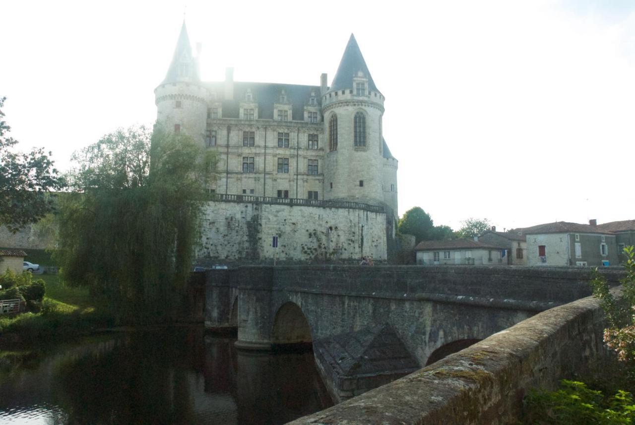 Le Clos Des Cedres B&B ลาโรชฟูโกลด์ ภายนอก รูปภาพ