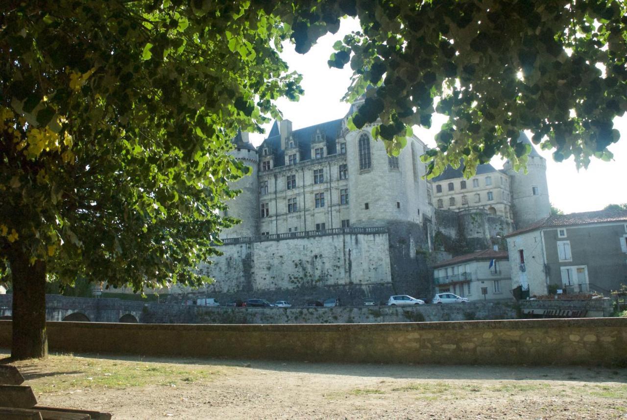 Le Clos Des Cedres B&B ลาโรชฟูโกลด์ ภายนอก รูปภาพ