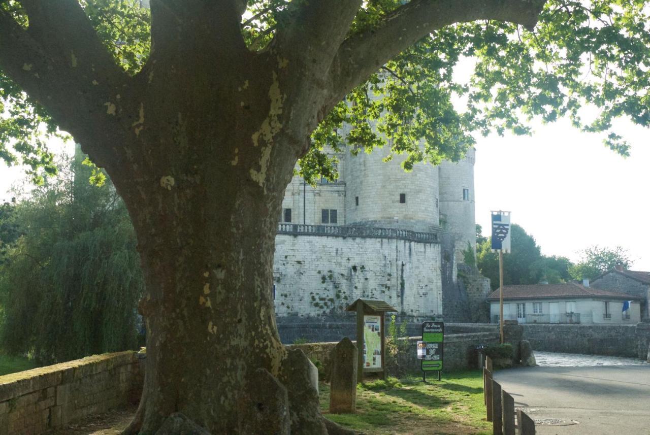 Le Clos Des Cedres B&B ลาโรชฟูโกลด์ ภายนอก รูปภาพ